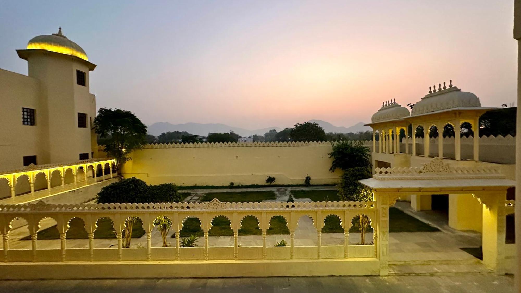 The Burj Resort Luxurious Stay Udaipur Luaran gambar